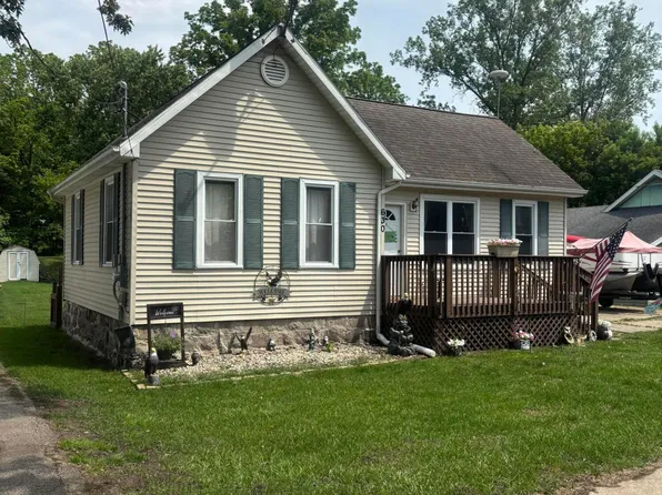 630 Harrison St, Ionia, MI 48846