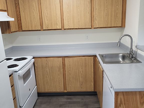 3rd image of 11860 SE Powell Blvd #14