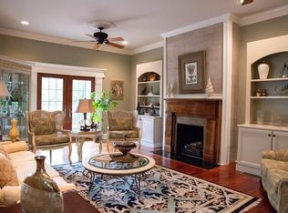 1090 Lakewood Dr, Lexington, KY 40502