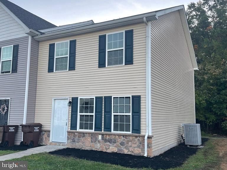 1st image of 611 Wood Duck Dr