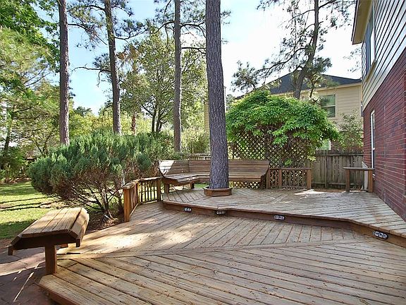 Deck in rear of home - great for entertaining