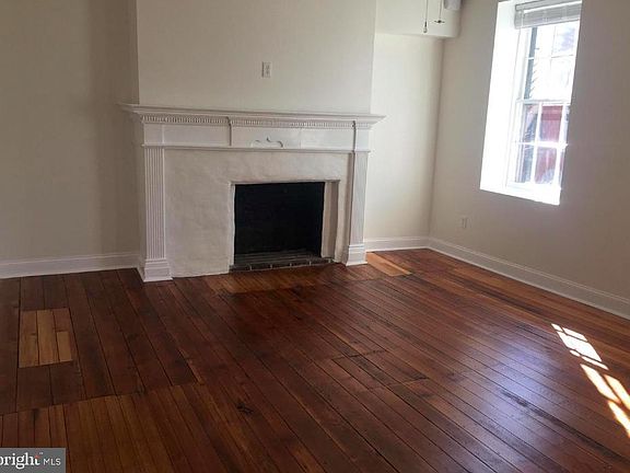 4th image of 322 N Market St #A