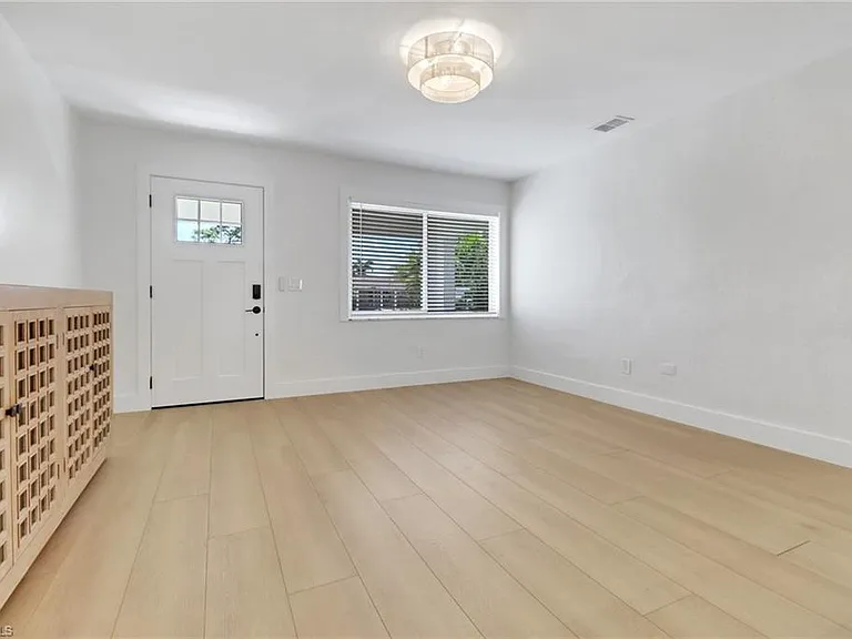4525 Fluvia Ave — Photo 7
