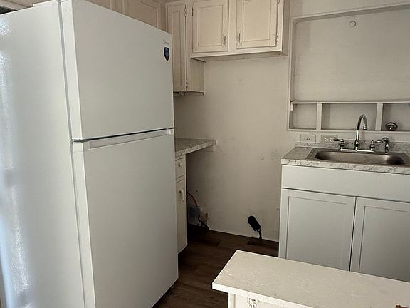 2nd image of 1023 S Millwood Ave #B