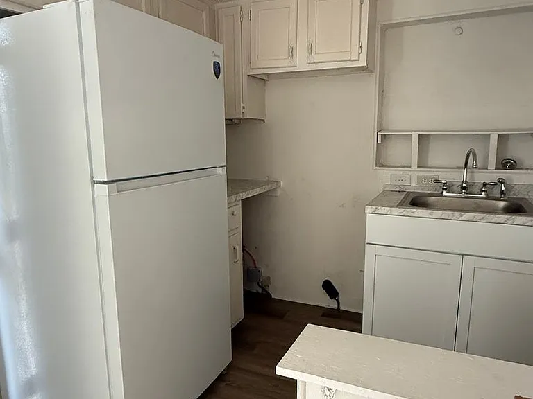1023 S Millwood Ave #B — Photo 2