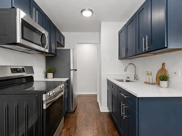 8039 S King Dr — Photo 8