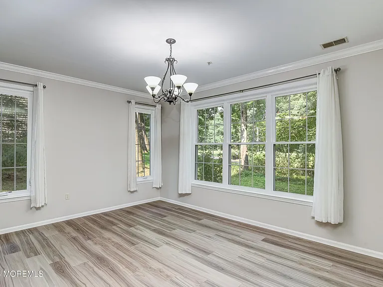574 Saint Andrews Pl — Photo 13