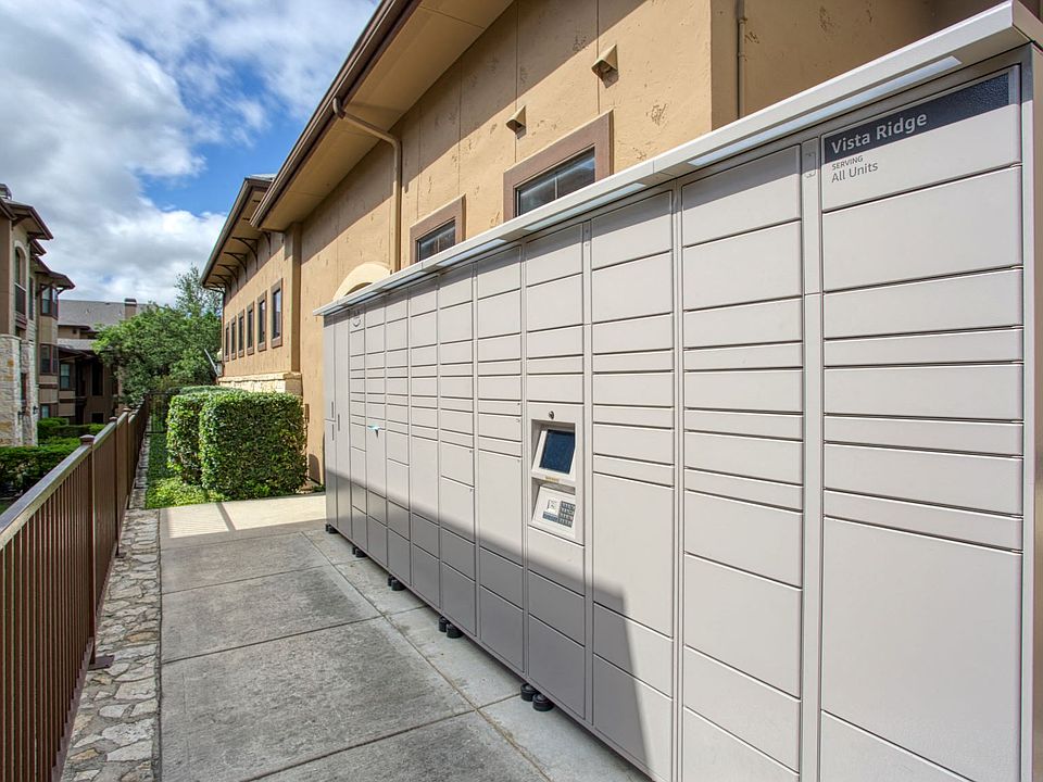 Vista Ridge Amazon Lockers