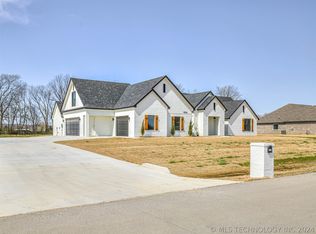 24556 S Eliza Dr, Claremore, OK 74019