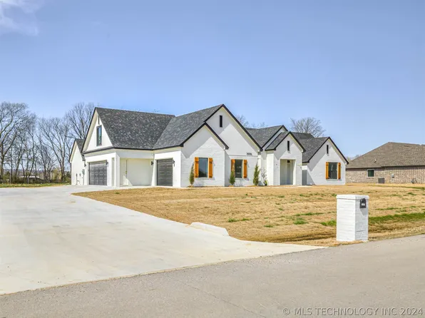 24556 S Eliza Dr, Claremore, OK 74019
