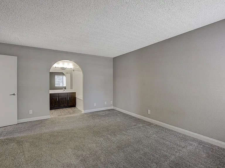 Hidden Cove Apartments — Photo 8