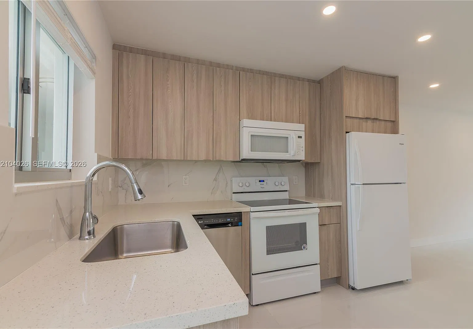 Enclave Shores Condo — Photo 3