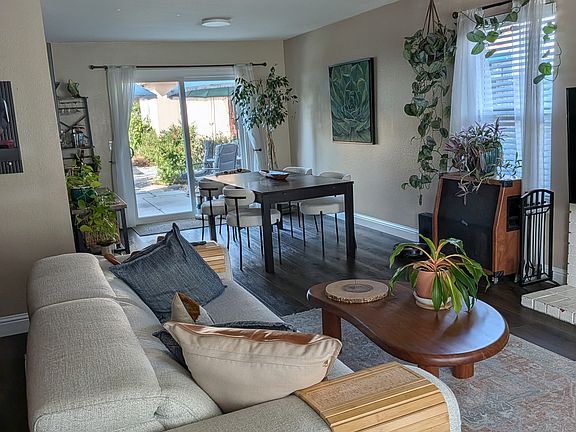 5th image of 827 Maplegrove Way