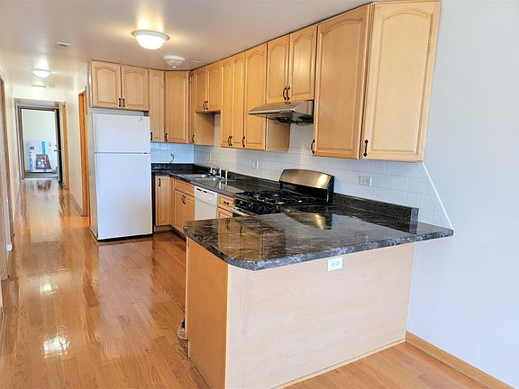 4th image of 2979 S Archer Ave Unit 2