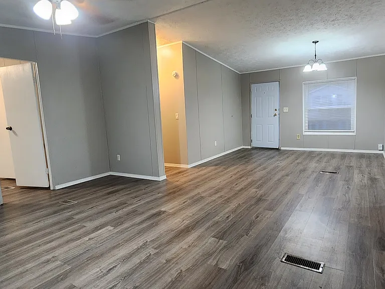 127 Rachel Cv — Photo 3