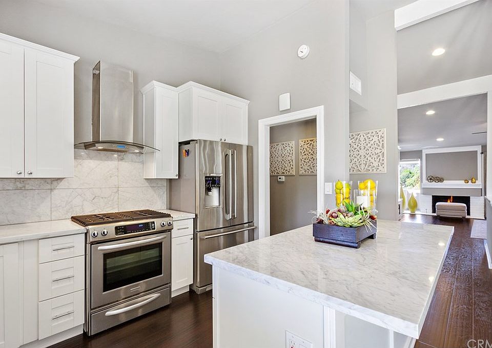 2nd image of 403 Vista Grande