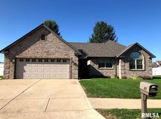 2021 Alameda Ct, Pekin, IL 61554