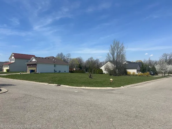 1277 Liza Blvd, Pontiac, MI 48342