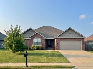 1151 Coventry Ln, Centerton, AR 72719