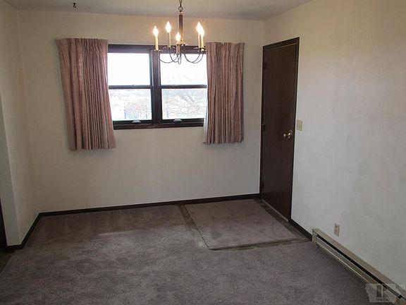 5th image of 2604 W Highland Ln