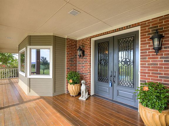 4th image of 697 Hollyridge Ln