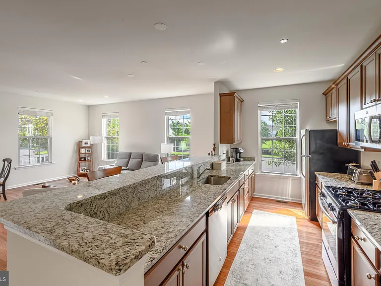 310 Katie Ln — Photo 6