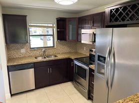 21900 Lake Forest Cir
