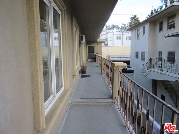 4th image of 2150 N Beachwood Dr APT 9