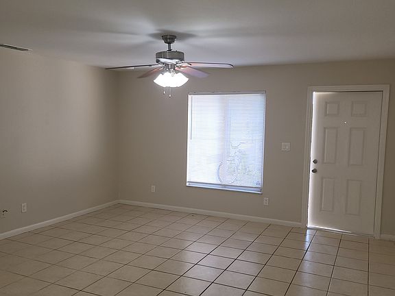 3rd image of 1727 SE 15th Pl APT 1