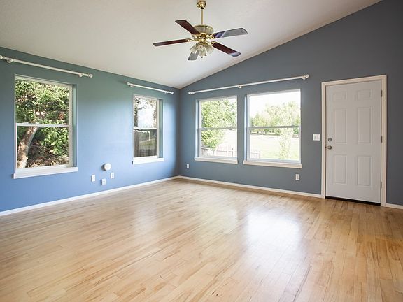 3rd image of 506 W Portland Ave