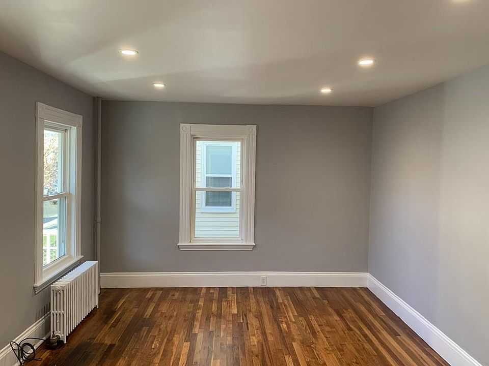 1st image of 323 Lowell St #1