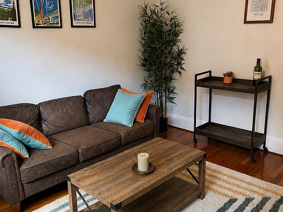 3rd image of 7 Scottfield Rd APT 7