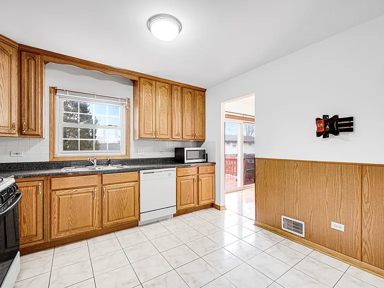 541 S Warrington Rd — Photo 9