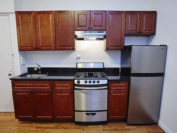 4th image of 176 Thompson St APT 5