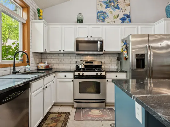 17339 Sunray Cir SW, Prior Lake, MN 55372