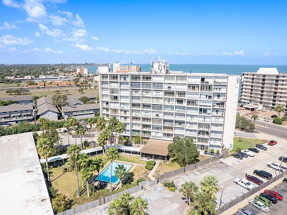 4th image of 4600 Ocean Dr APT 203