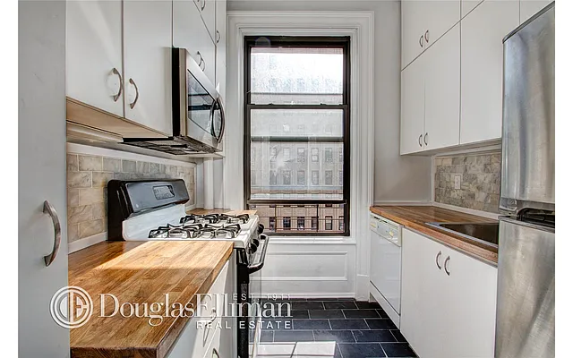 Rented by Douglas Elliman | media 17