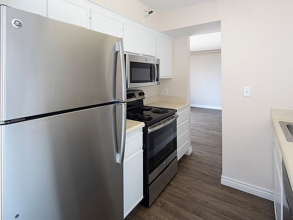 5th image of 303 Market St APT 315