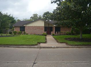319 Forest Lake Dr, Seabrook, TX 77586
