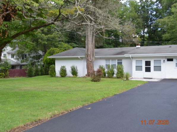 14 Homestead Ln
