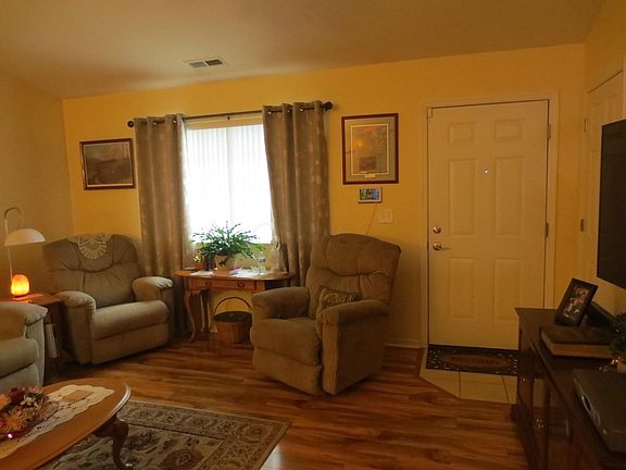 3rd image of 671 Fox Run Cir S