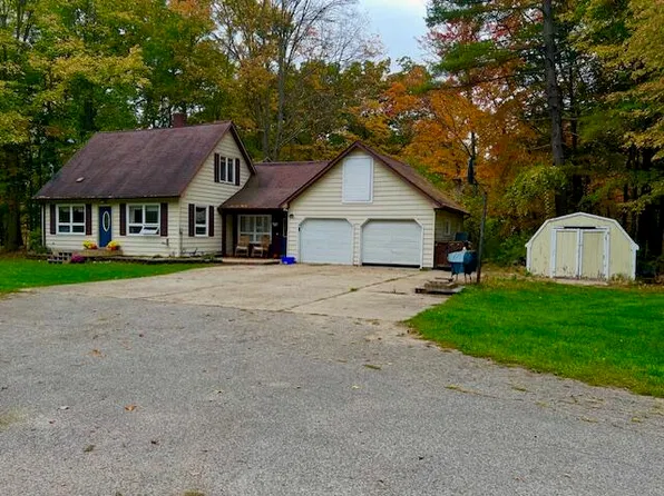 831 N Darling Ave, Fremont, MI 49412