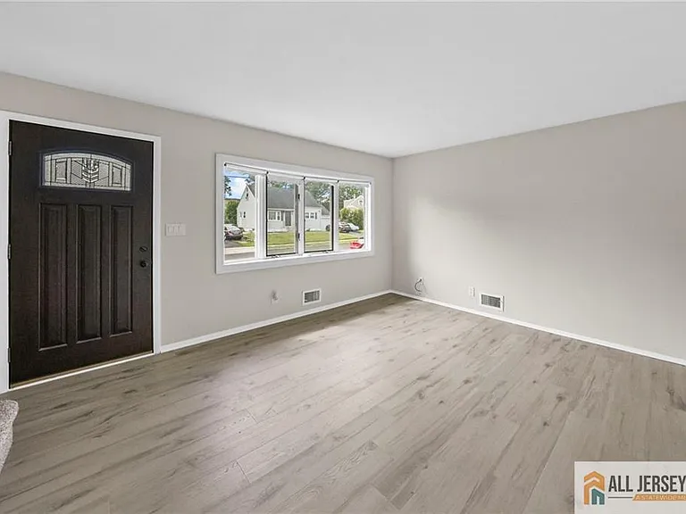 16 Tappan Ave — Photo 4