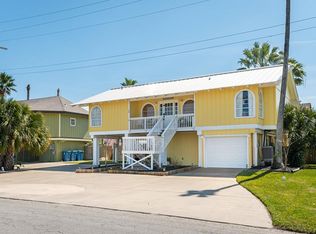 10 Mazatlan Dr, Rockport, TX 78382