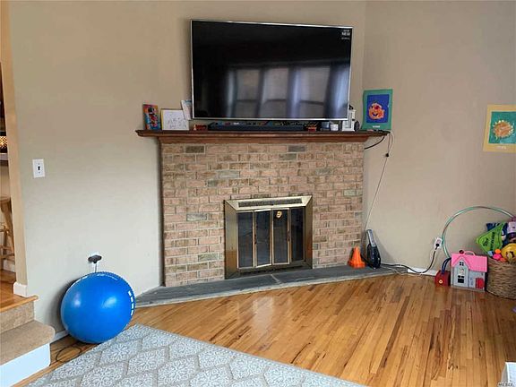 4th image of 6138 233rd St #61-38