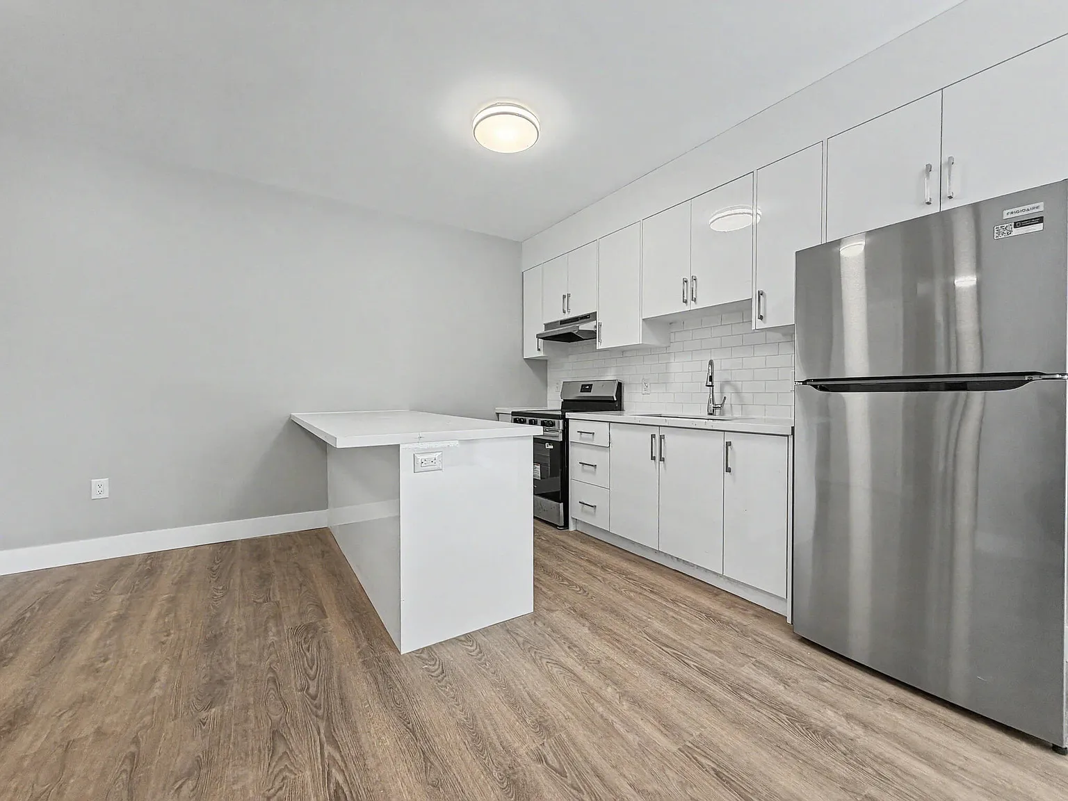 Unit 2- 199 Pine Street Tay Ontario L0K 2C0 — Photo 2