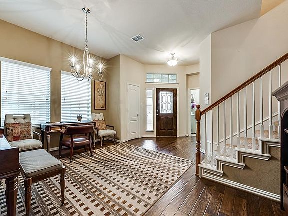 3rd image of 316 Chester Dr