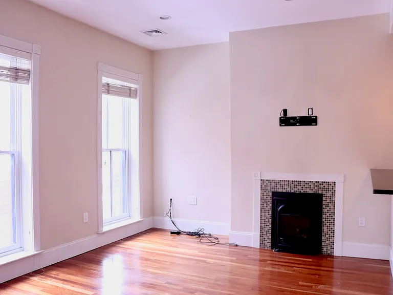 14 Temple St #3 — Photo 4