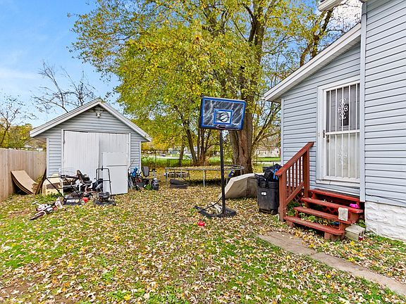 3rd image of 409 Grace St