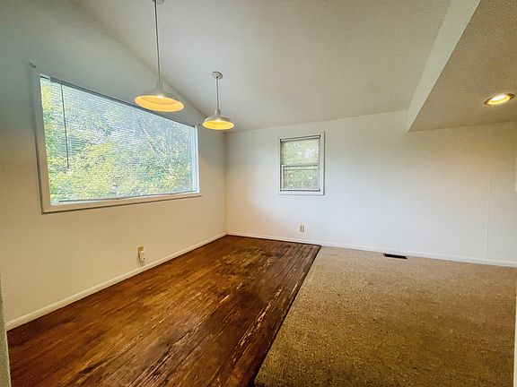 3rd image of 420 S Woodlawn Ave